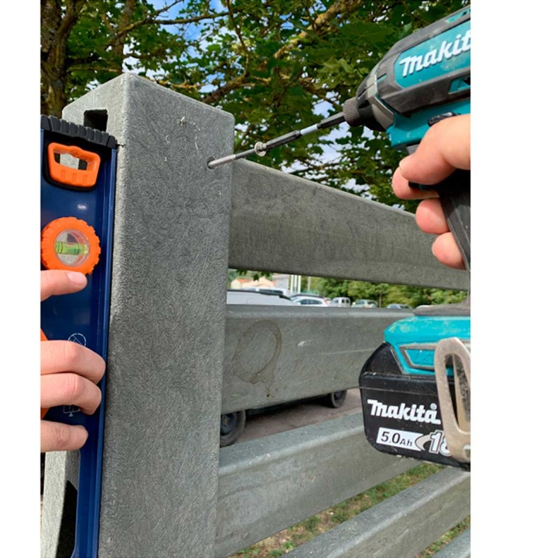 Guardacontenidors en plàstic reciclat per illes 